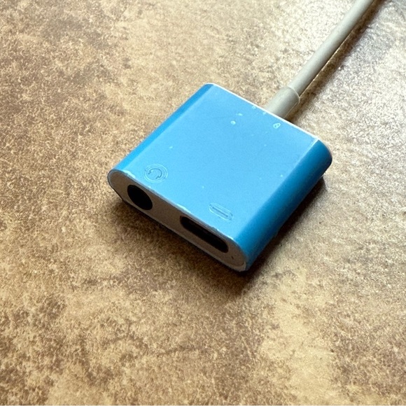 USB C Adapter (white color) - Picture 3 of 4